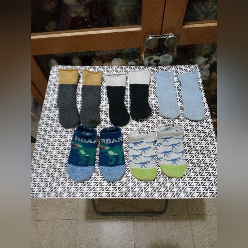 Kids' Dinosaur and Solid Socks Collection